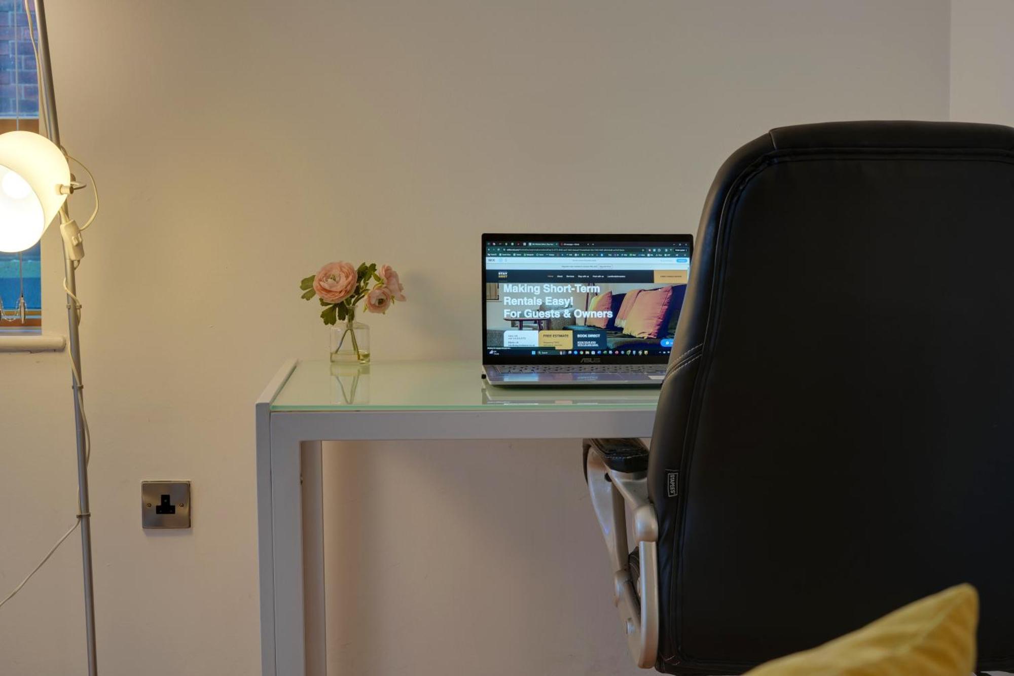 Stylish 2 Bed 18 - Centre, Free Parking, Espresso Machine & Netflix - Hosted By Host Save *