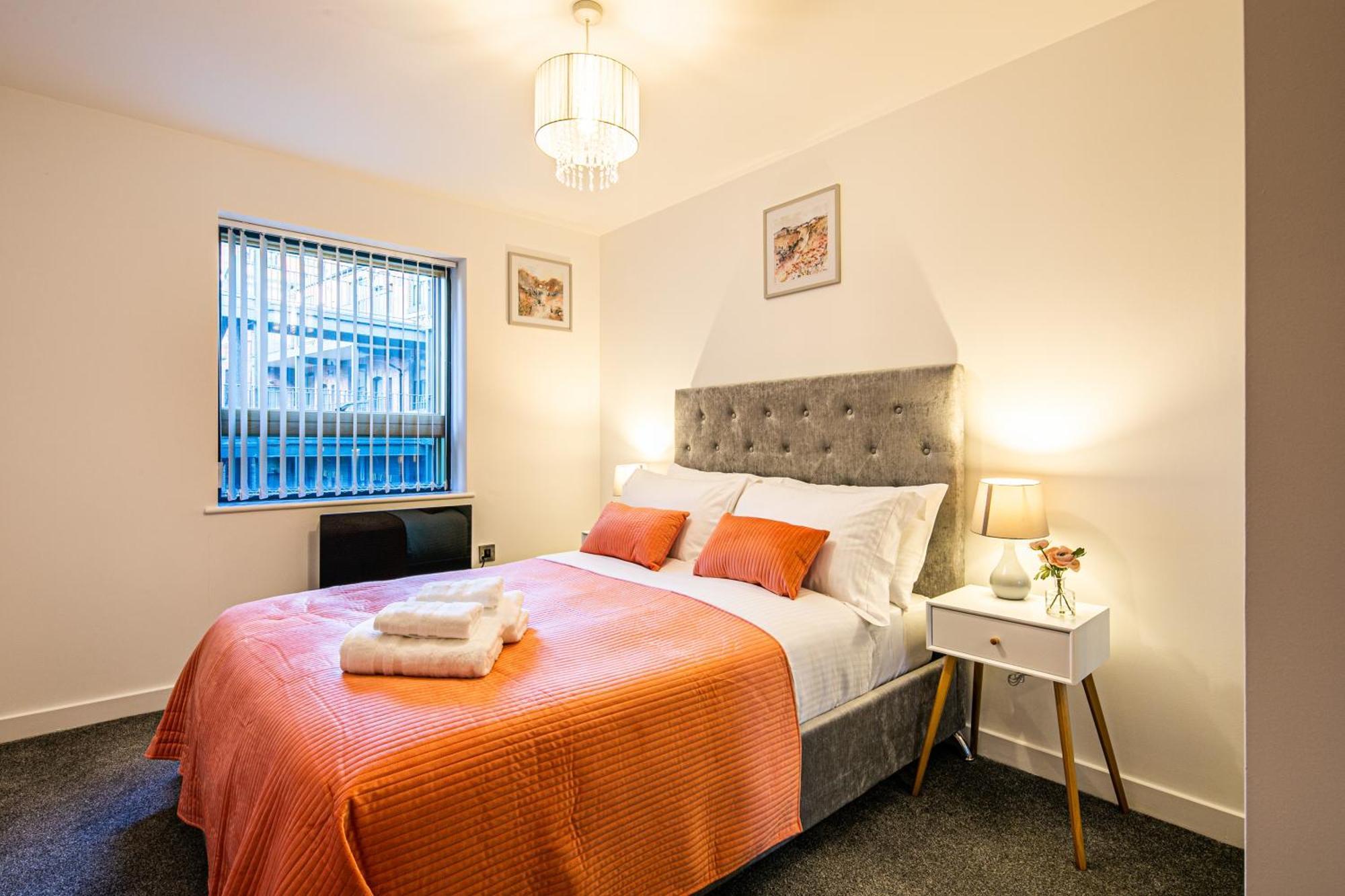 Stylish 2 Bed 18 - Centre, Free Parking, Espresso Machine & Netflix - Hosted By Host Save