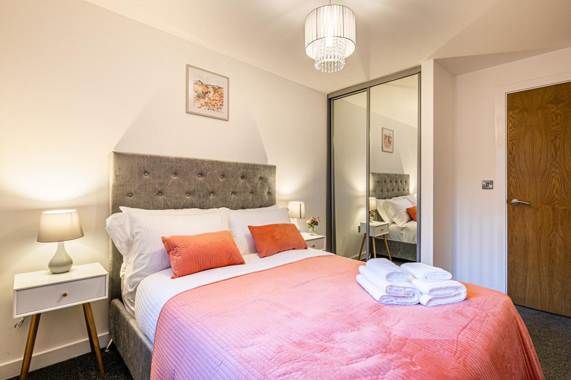 Stylish 2 Bed 18 - Centre, Free Parking, Espresso Machine & Netflix - Hosted By Host Save Sheffield
