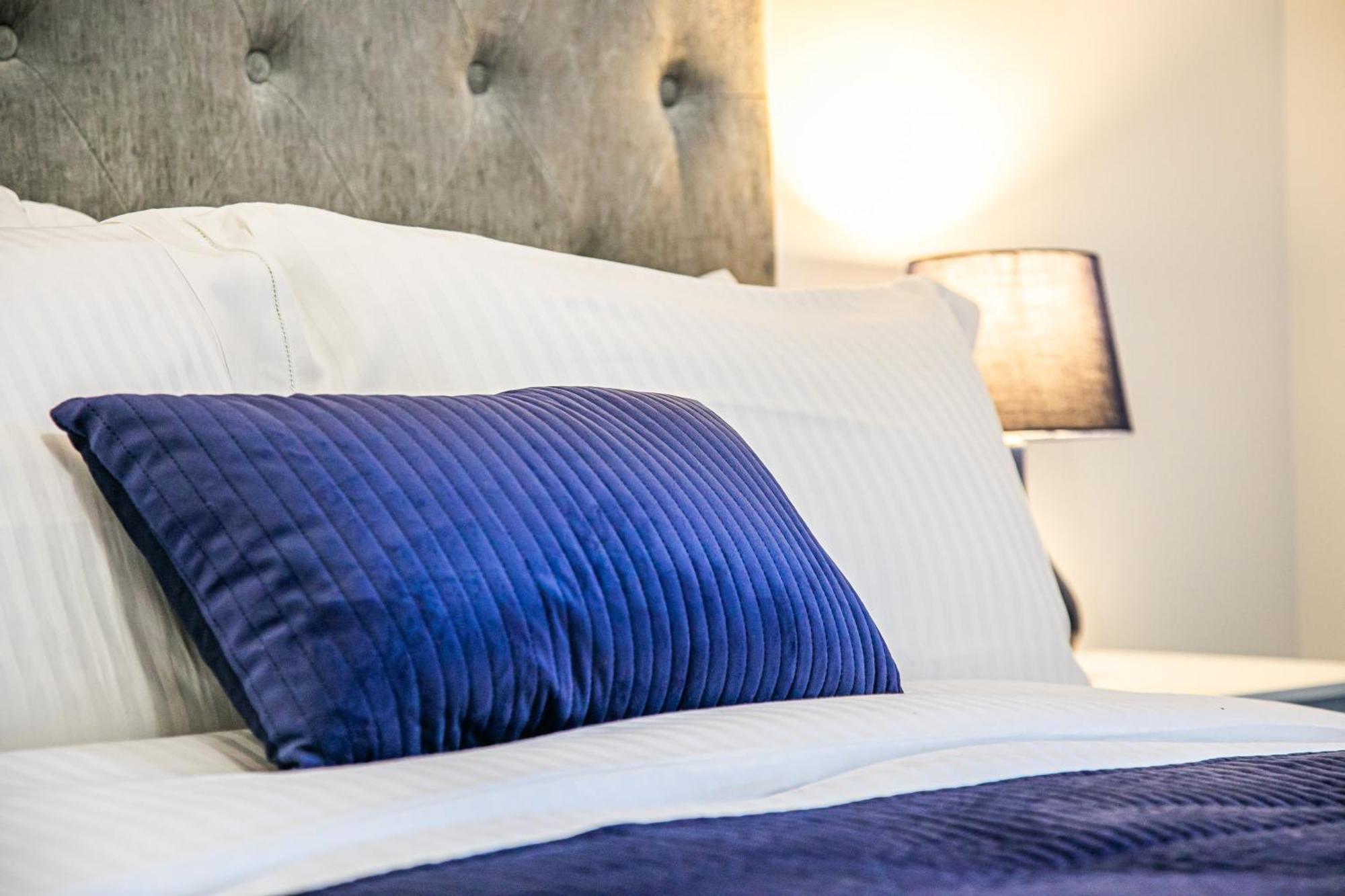 Stylish 2 Bed 18 - Centre, Free Parking, Espresso Machine & Netflix - Hosted By Host Save