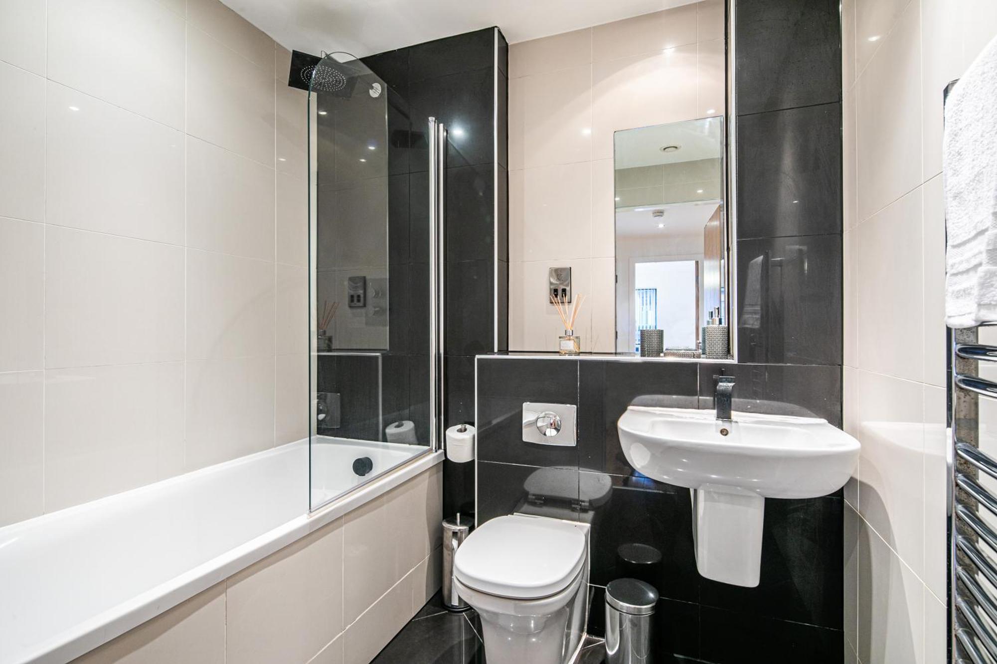 Stylish 2 Bed 18 - Centre, Free Parking, Espresso Machine & Netflix - Hosted By Host Save * Sheffield
