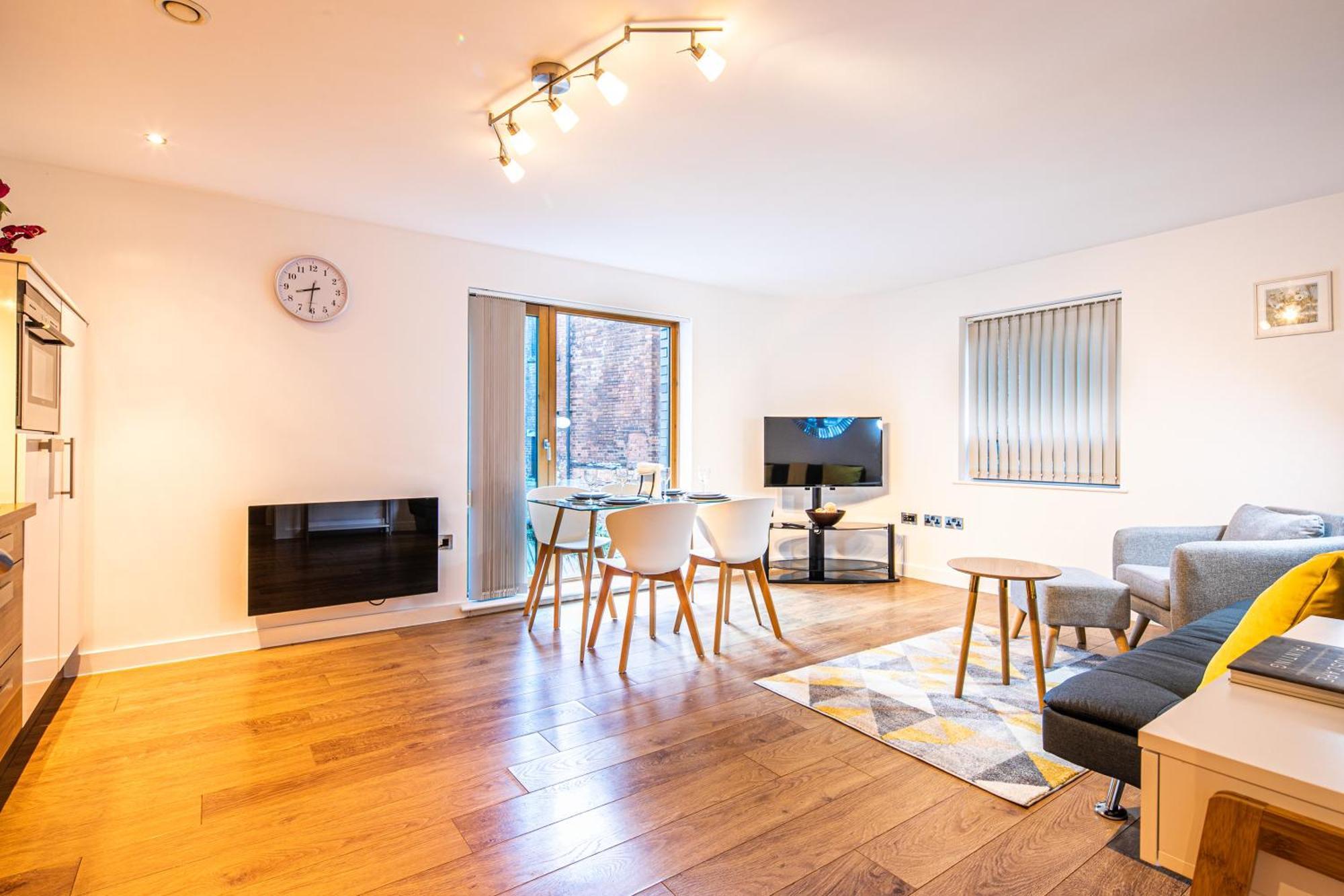 Apartment Stylish 2 Bed 18 - Centre, Free Parking, Espresso Machine & Netflix - Hosted By Host Save