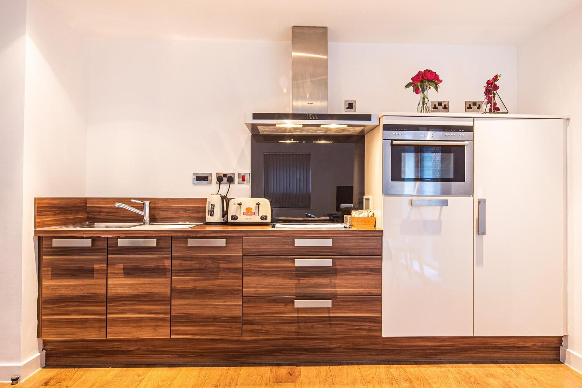 Stylish 2 Bed 18 - Centre, Free Parking, Espresso Machine & Netflix - Hosted By Host Save *